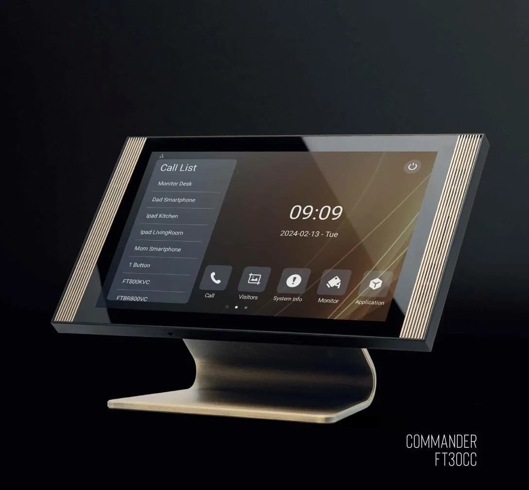 Fasttel Commander FT30CC — 10" Android innistöð á borðstandi